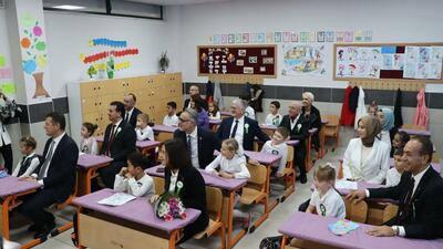 Acente toplantısı yerine okul yaptırdı