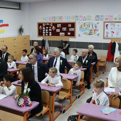 Acente toplantısı yerine okul yaptırdı