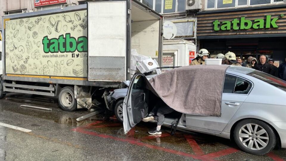 Feci kaza! Direksiyon başında kalp krizi geçirdi