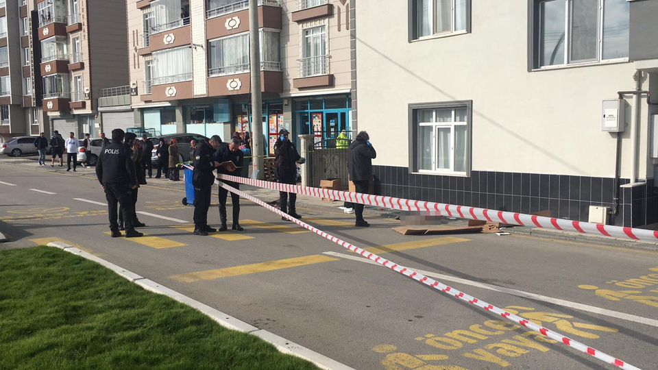 Tartıştığı kız arkadaşını öldürdü!