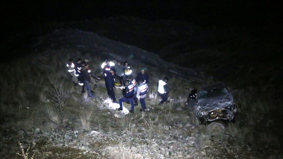 Otomobil 75 metrelik uçuruma yuvarlandı: 1 ölü, 1 ağır yaralı