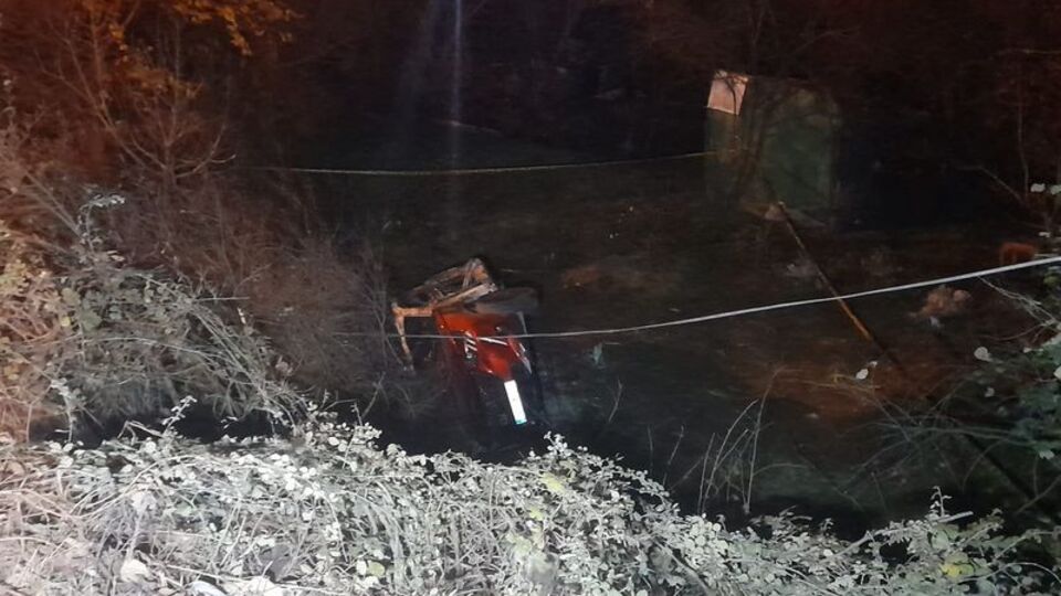 İstanbul'da korkunç kaza! Otomobil alev alev yandı, 1'i polis 2 kişi öldü