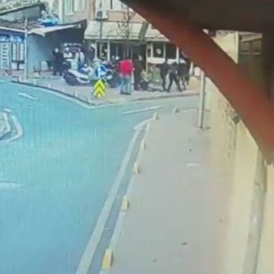 Kavgayı ayırmak istemişti! Dehşet anı kamerada!