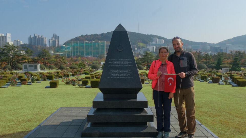 Bisikletleriyle 6 bin km boyunca Türk bayrağını taşıdılar