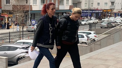 Sahte doktor yine hayrete düşürdü! Kendine çelenk yaptırmış