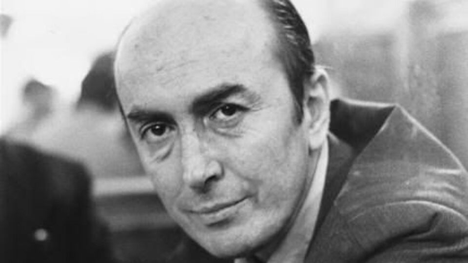 Edip Cansever 'Oteller Kenti'yle sahnede