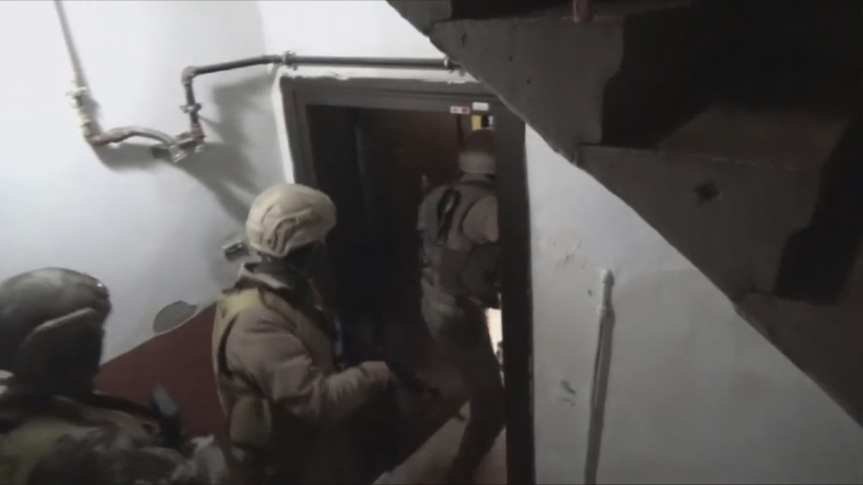 Çatışma bölgelerine gitmek isterken yakalandılar!