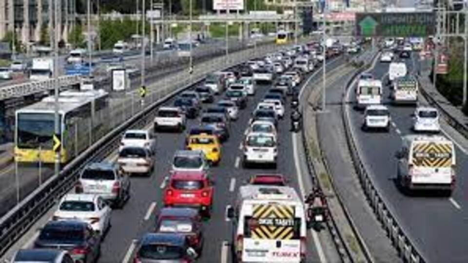 İstanbul'da trafik kilit! Yoğunluk yüzde 83
