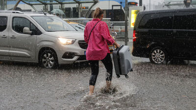 Sıcaklık 2-4 derece düşüyor! Sağanak devam edecek!