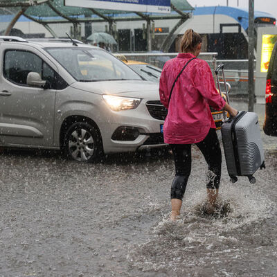 Sıcaklık 2-4 derece düşüyor! Sağanak devam edecek!