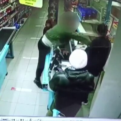 Telefonunu kaybedince kasiyeri darp etti!