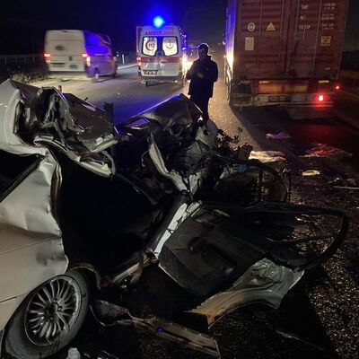 TIR'la otomobil çarpıştı! 2 ölü, 5 yaralı