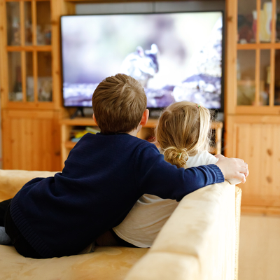 Televizyonu çok izleyen çocukları bekleyen tehlike