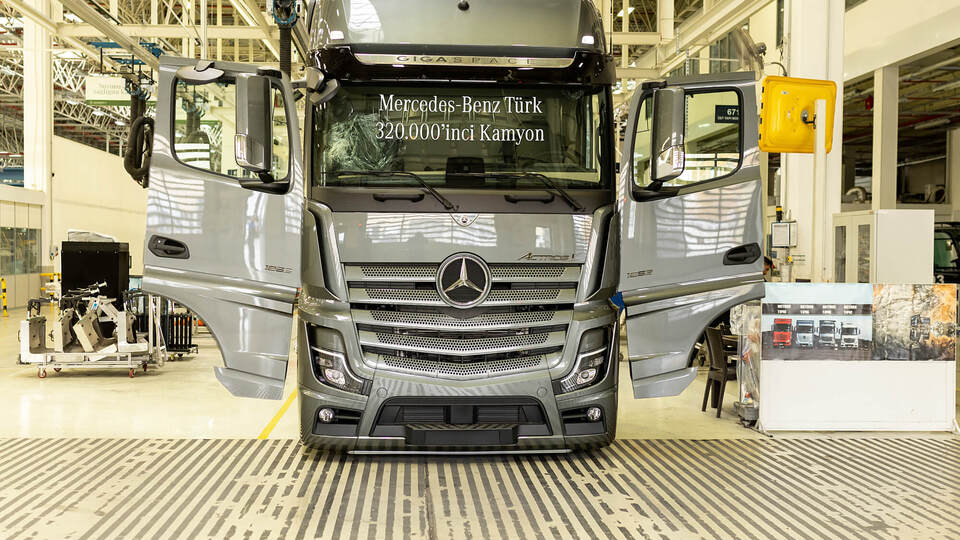 Türkiye'de 320 bininci kamyonunu üretti