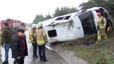 Eyüpsultan'da minibüs devrildi! Yaralılar var!