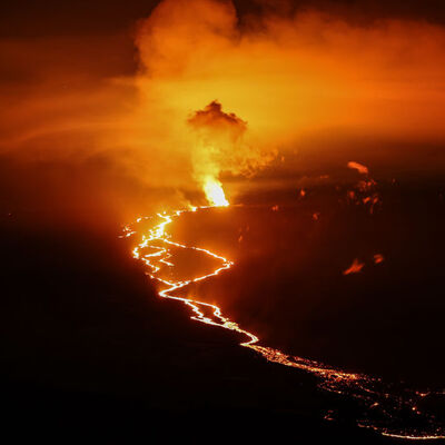 Mauna Loa'da lav akışı devam ediyor