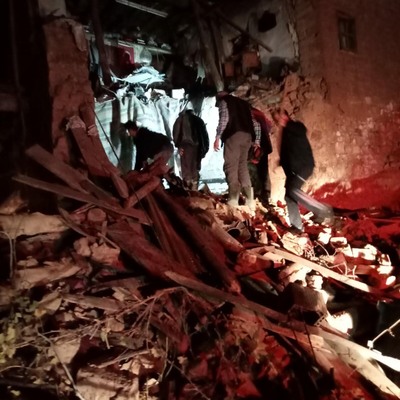 Manisa'da yaşandı! Evinin çatısı üzerine çöktü