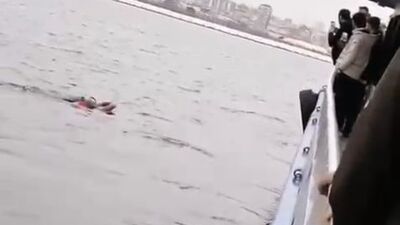 Vapurdaki yolcu denize düştü!