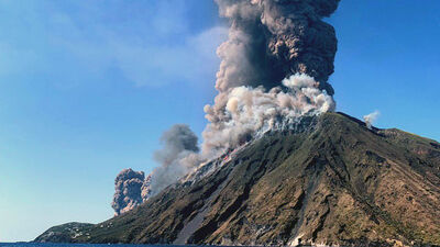 Bir yanardağ daha harekete geçti!