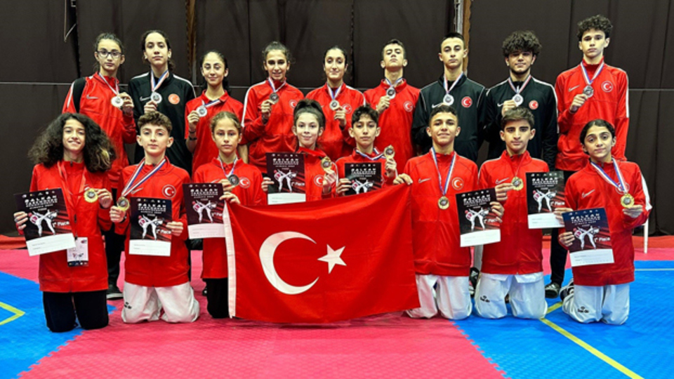 Milli tekvandoculardan madalya yağmuru