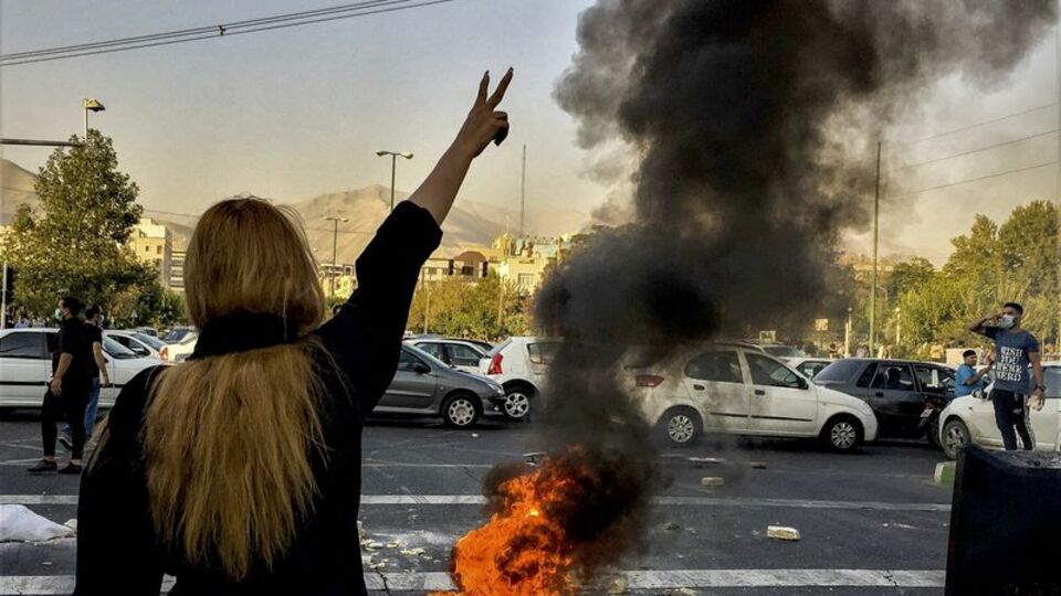 İran'da protestolar yeniden alevlendi