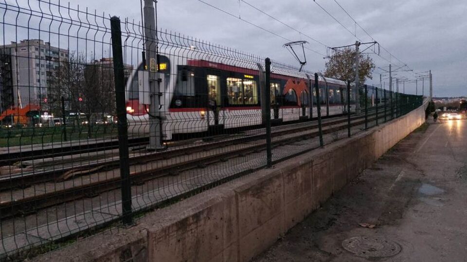 Tramvayın çarptığı genç öldü!