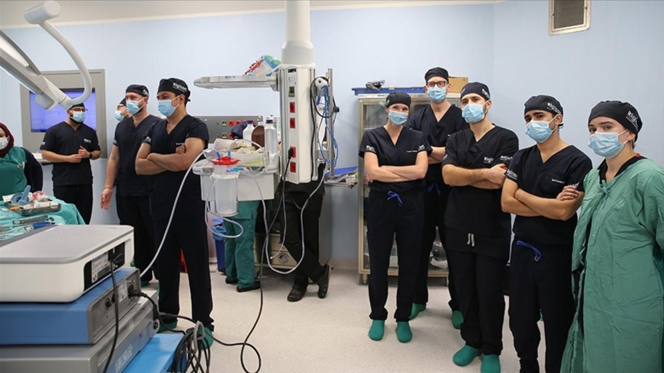Türk hekimlerden İngiliz ve Amerikalı doktorlara eğitim