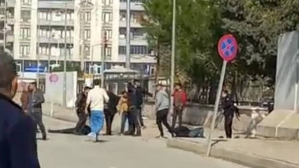 Adliye önünde silahlı kavga: 1 ölü, 11 yaralı