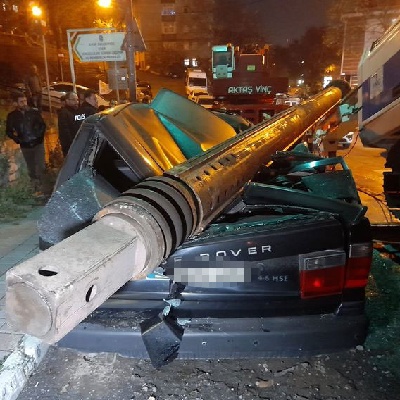 İstanbul'da faciadan dönüldü! Cip pert!