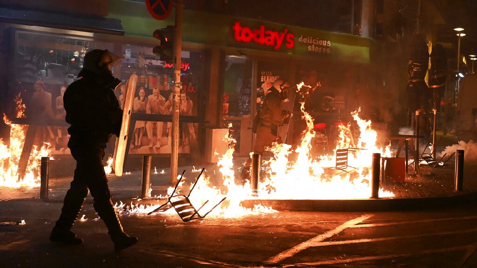 Yunanistan'da binlerce kişi sokaklara döküldü