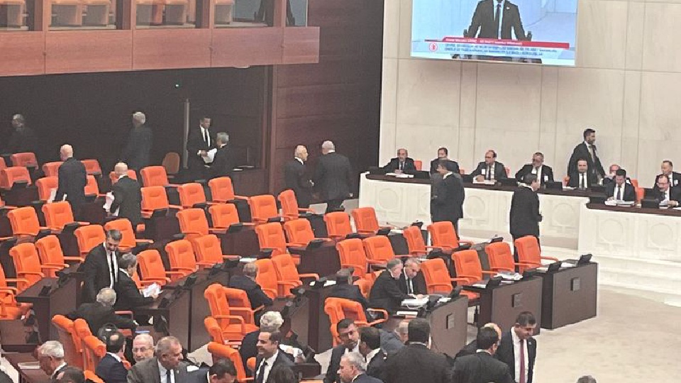 İYİ Partili vekiller Genel Kurul'u terk etti