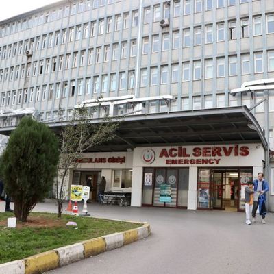 Doktor ve sekreterini dövdüler!