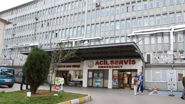 Doktor ve sekreterini dövdüler!