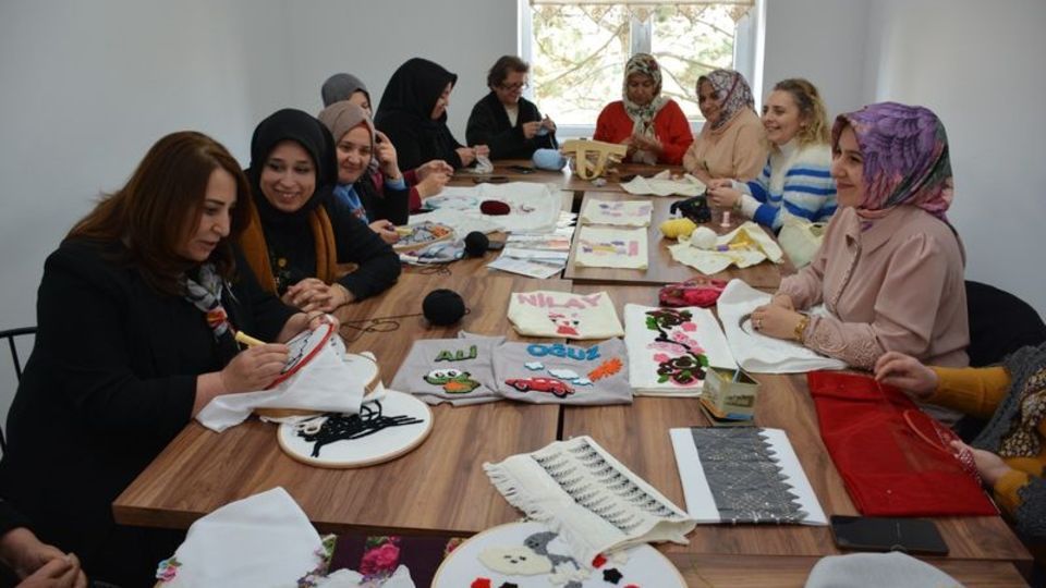 Kullanılmayan okullar, kadınlara gelir kapısı oldu
