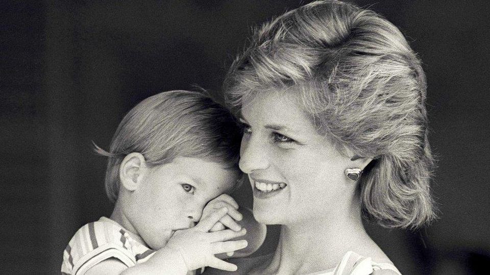 Harry ve Meghan: Netflix'in belgeseli beklentiyi karşıladı mı?