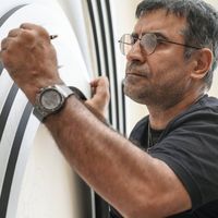 Ahmet Güneştekin'in sergisine ünlü akını