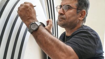 Ahmet Güneştekin'in sergisine ünlü akını