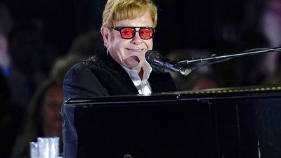 Elton John Twitter'ı bıraktı