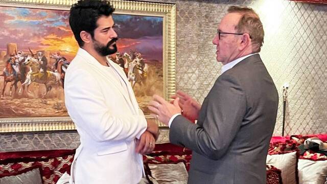 Burak Özçivit ile Kevin Spacey bir arada