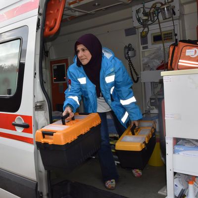 Cani koca, Selver hemşireyi başından vurdu!