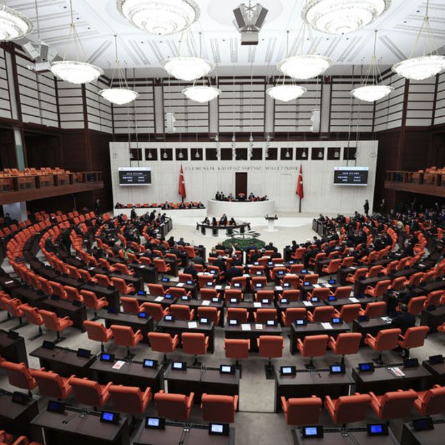 Sanayi ve Teknoloji ile Milli Eğitim bakanlıklarının bütçeleri kabul edildi
