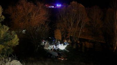 Kamyon şarampole devrildi: 1 ölü