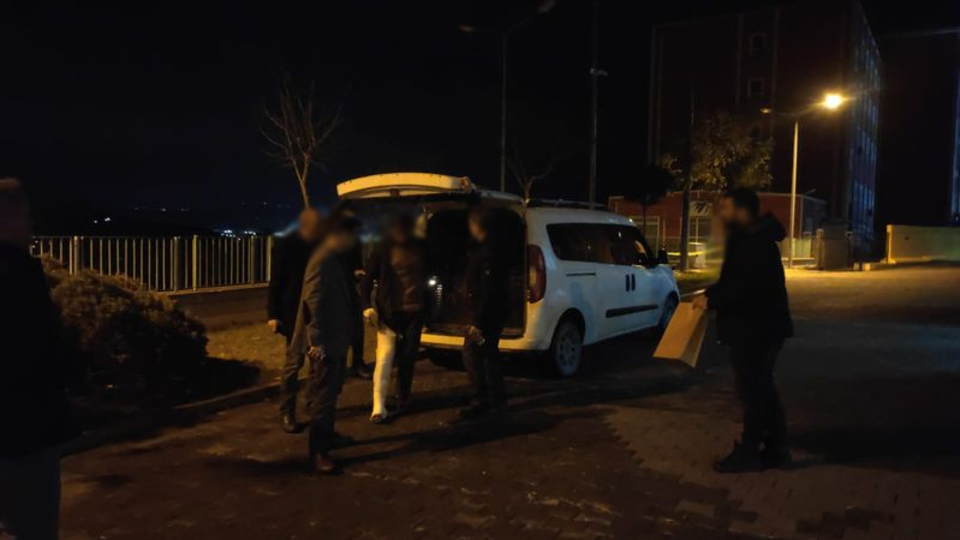 Otomobilde silahlı bıçaklı kavga: 1 ölü, 1 yaralı