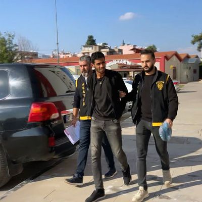 Arkasından yaklaşıp kadının ağzını kapattı! Adana'da feci gasp!