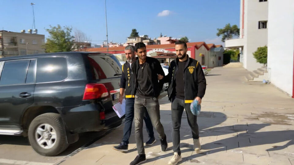 Arkasından yaklaşıp kadının ağzını kapattı! Adana'da feci gasp!