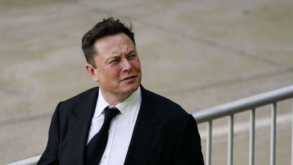 Elon Musk binlerce kişi tarafından yuhalandı