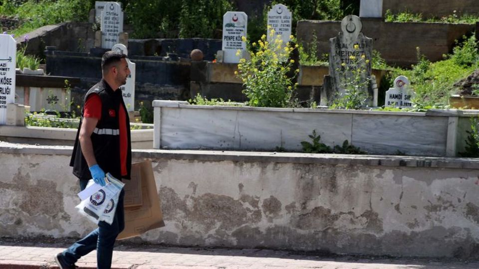Mezarlıkta eski kız arkadaşını bıçaklayan çocuğun cezası belli oldu