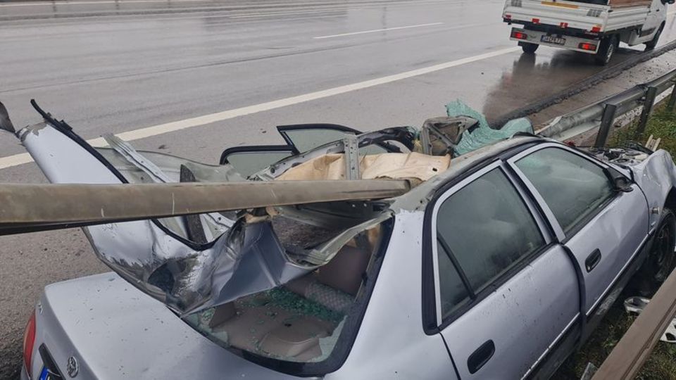 Bariyer aracın önünden girip arkasından çıktı