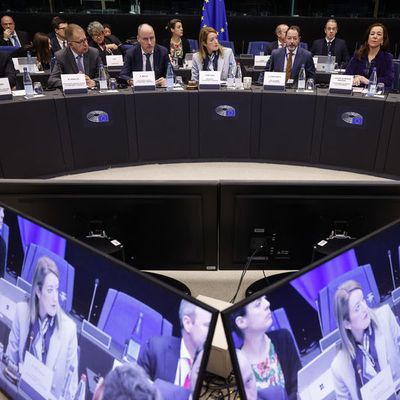 AP'deki rüşvet operasyonunda kaç para ele geçirildi?