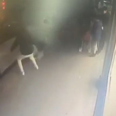 İstanbul'da bebekli ailenin önünde silahlı saldırı!